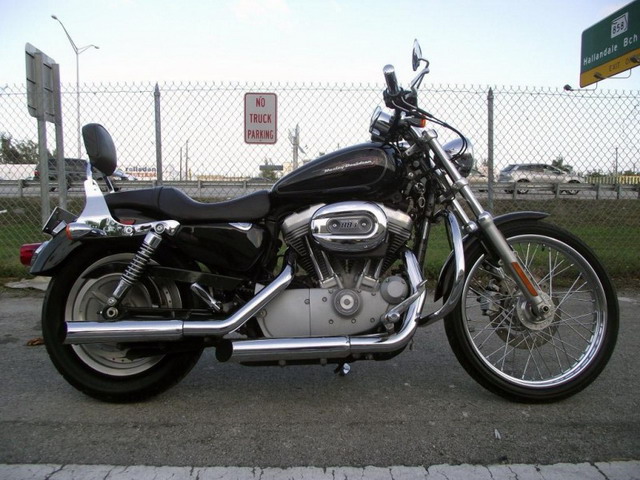 Harley-Davidson XL 883C Sportster 883 Custom