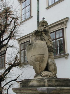 Монархический лев